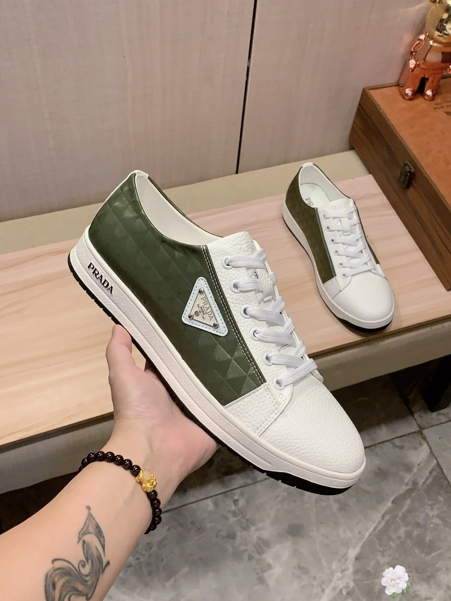 Men's Men's Shoes💰420💰💰🎩🎩[Lightning][Lightning] "PRADA*" The latest and most popular casual shoes, top brand [seduce] luxury~purchase, top~quality. [Strong] The upper is made of imported breathable cowhide with material ➕ breathable sheepskin lining (•) and fine workmanship. The original stylish and stylish soft rubber wear-resistant and non-slip outsole is light and comfortable on the feet. The real thing looks better when photographed in real life. No. 143: Code: 38-44, 45 can be customized, 3️⃣ colors are available